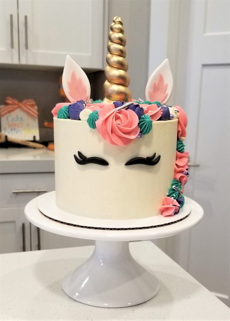 Making a Unicorn Cake - Sugared Sentiments